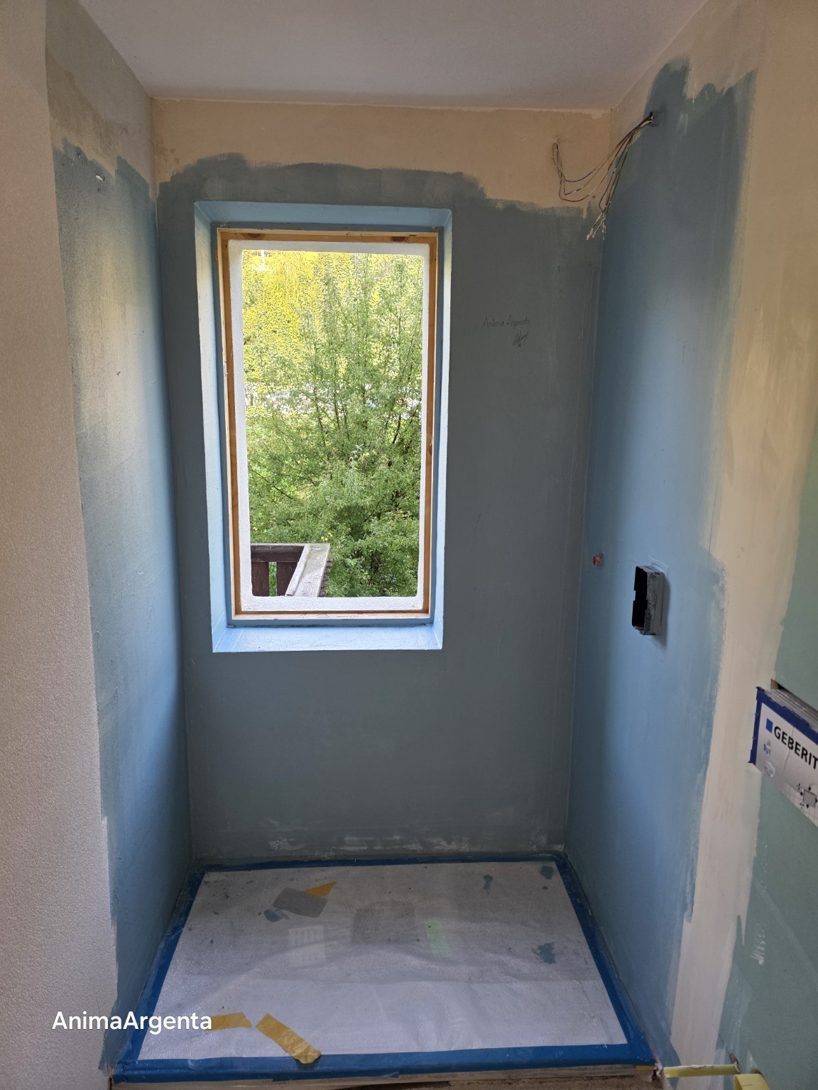 Supporto della doccia con trattamento azzurro prima del rivestimento